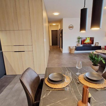 Hillshome - 84M2 Moderny Byt S Terasou Aj Saunou Lipótszentmiklós Kültér fotó