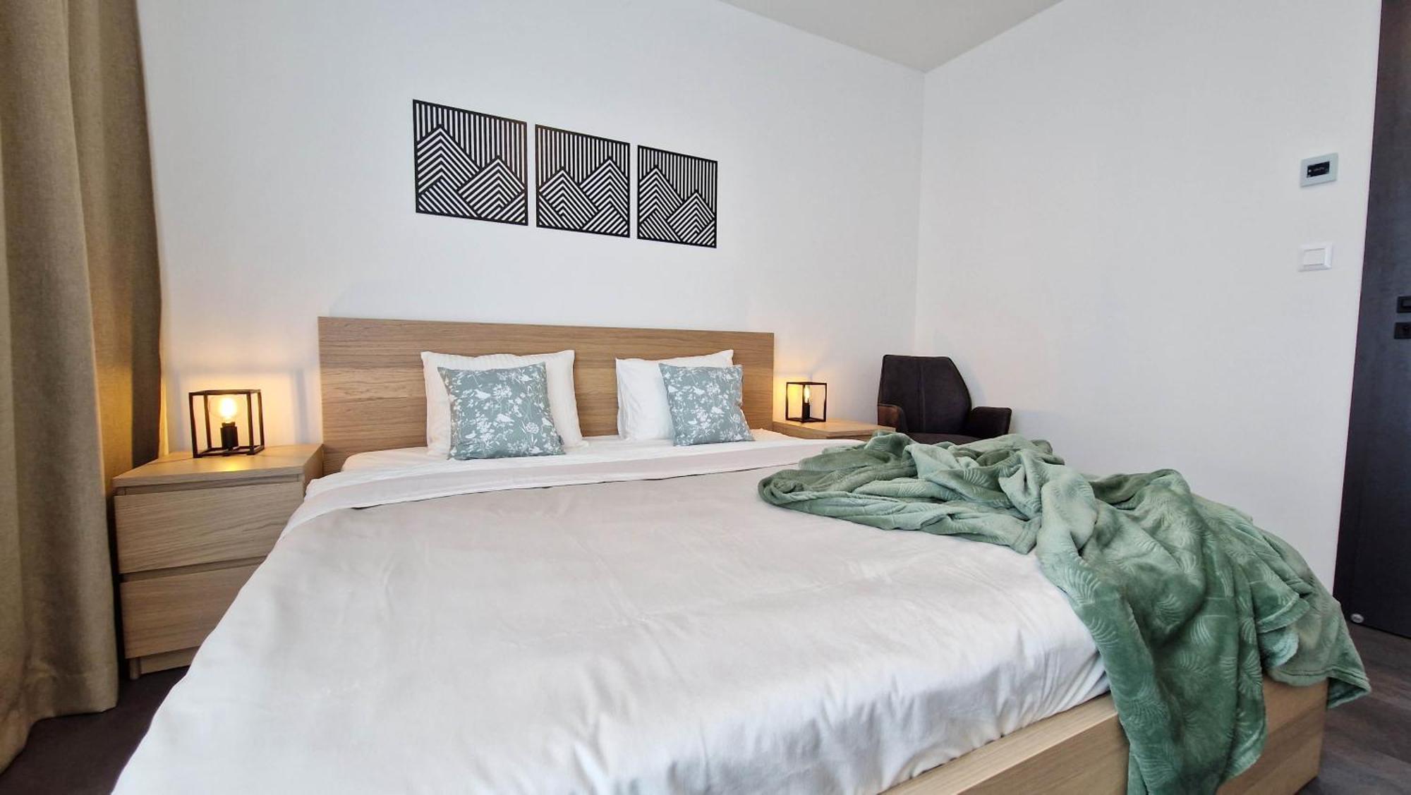 Hillshome - 84M2 Moderny Byt S Terasou Aj Saunou Lipótszentmiklós Kültér fotó