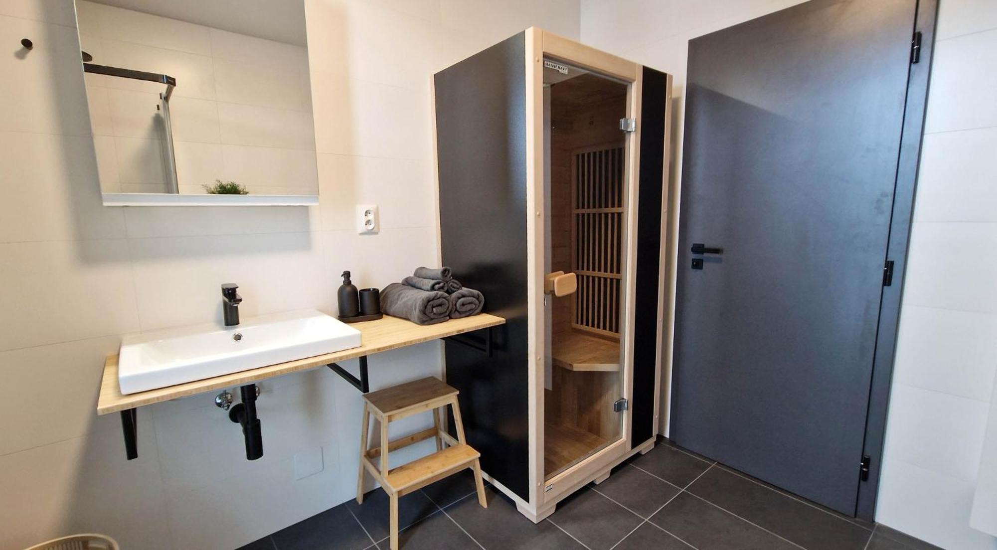 Hillshome - 84M2 Moderny Byt S Terasou Aj Saunou Lipótszentmiklós Kültér fotó