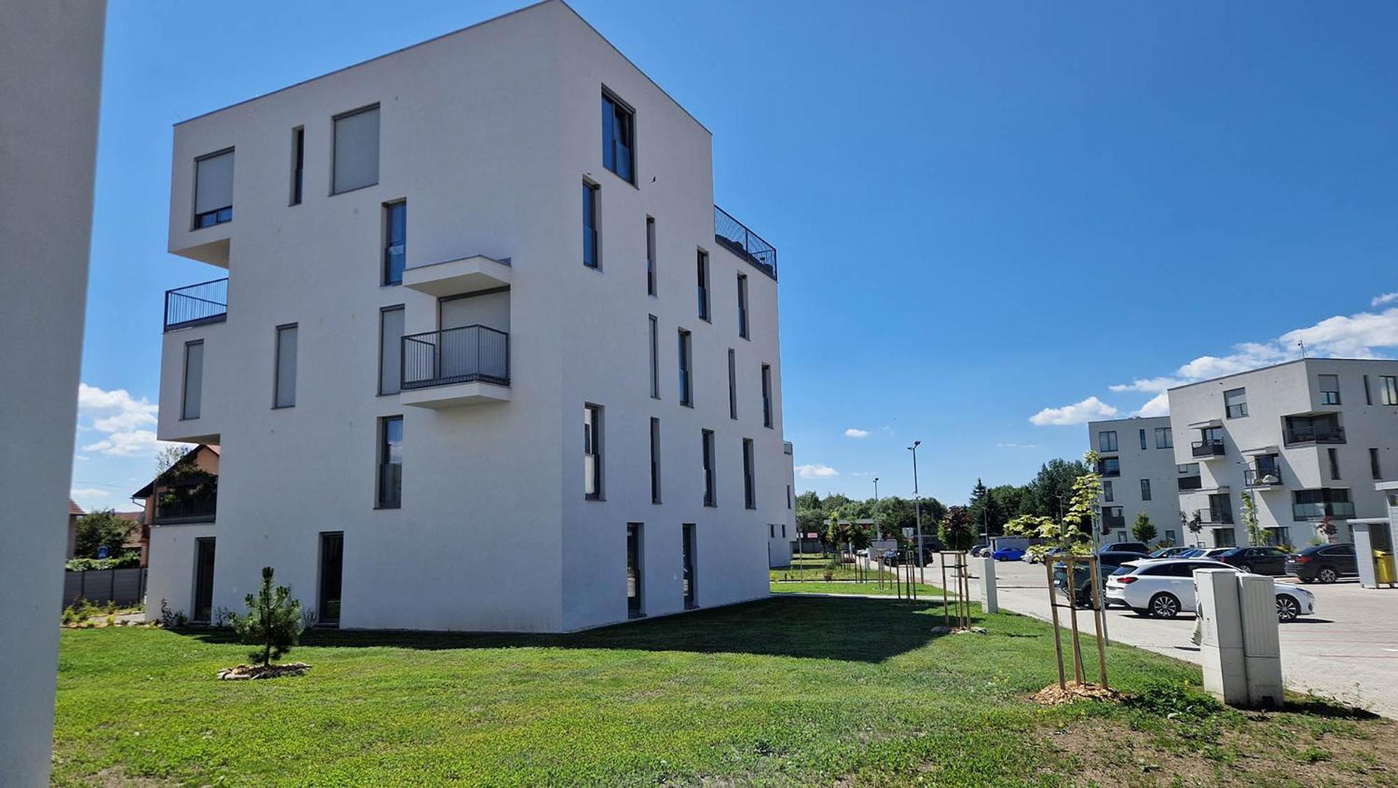 Hillshome - 84M2 Moderny Byt S Terasou Aj Saunou Lipótszentmiklós Kültér fotó